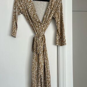 Elegant Brown Wrap Dress Diane von Furstenberg